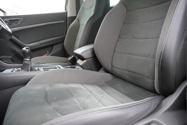 Seat ATECA 1.5 TSI 150PK! Style Business Intense BJ2020 Lmv 17" | Led | Pdc | Navi | Achteruitrijcamera | Climate control | Cruise control | Alcantara bekleding | Extra getint glas