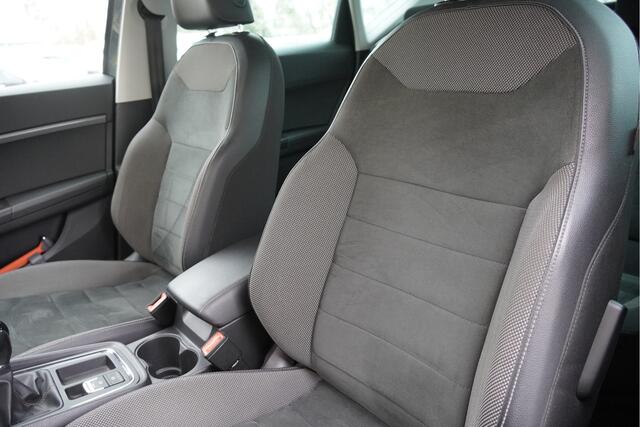 Seat ATECA 1.5 TSI 150PK! Style Business Intense BJ2020 Lmv 17" | Led | Pdc | Navi | Achteruitrijcamera | Climate control | Cruise control | Alcantara bekleding | Extra getint glas
