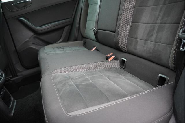 Seat ATECA 1.5 TSI 150PK! Style Business Intense BJ2020 Lmv 17" | Led | Pdc | Navi | Achteruitrijcamera | Climate control | Cruise control | Alcantara bekleding | Extra getint glas
