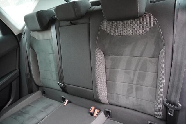 Seat ATECA 1.5 TSI 150PK! Style Business Intense BJ2020 Lmv 17" | Led | Pdc | Navi | Achteruitrijcamera | Climate control | Cruise control | Alcantara bekleding | Extra getint glas