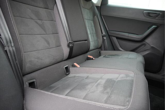 Seat ATECA 1.5 TSI 150PK! Style Business Intense BJ2020 Lmv 17" | Led | Pdc | Navi | Achteruitrijcamera | Climate control | Cruise control | Alcantara bekleding | Extra getint glas