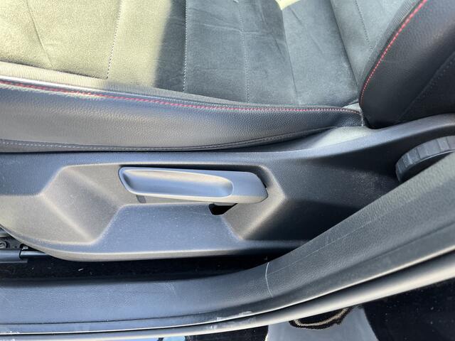 Seat ATECA 1.5 TSI FR / AUTOMAAT/ PANO/ TREKHAAK/ BEATS AUDIO/ CAMERA/ PARK. SENSOREN/ LED/ DODE HOEK/ KEYLESS/ STOELVERWARM./ VIRTUAL COCKPIT/ ADAPT. CRUISE/ APP-CONNECT/ CLIMA/ DAB