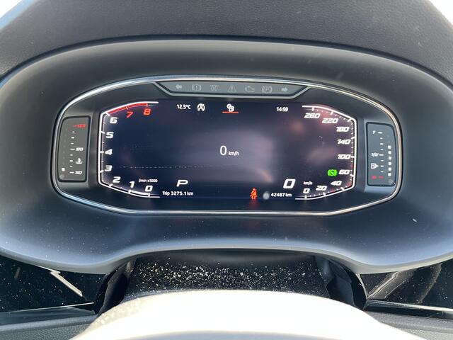 Seat ATECA 1.5 TSI FR / AUTOMAAT/ PANO/ TREKHAAK/ BEATS AUDIO/ CAMERA/ PARK. SENSOREN/ LED/ DODE HOEK/ KEYLESS/ STOELVERWARM./ VIRTUAL COCKPIT/ ADAPT. CRUISE/ APP-CONNECT/ CLIMA/ DAB