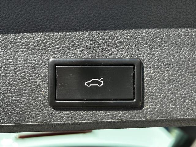 Seat ATECA 1.5 TSI FR Business Intense / Automaat / Stoelverwarming / Apple-Carplay & Android-Auto / Alcantara / Adaptieve Cruise-Control / Climate-Control / Afneembare-trekhaak / Keyless / Draadloze-Telefoonlader / Rij-Assistentie-Pakket / Flippers / DAB Radio-Blue