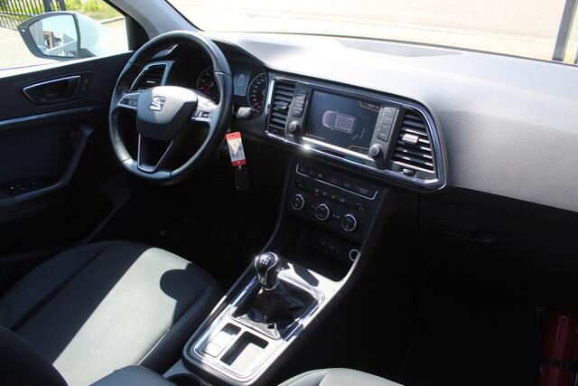 Seat ATECA 1.0 EcoTSI Limited Edition Panoramadak/Navigatie/Cruise control/Climate control/Parkeersensoren rondom/Elektrisch sluitende achterklep/Bluetooth/Park assist/LED koplampen/17'' Lichtmetalen velgen/Multifunctioneel stuurwiel/Spraakbediening/Elektrisch inkla