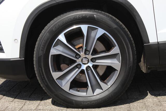 Seat ATECA 1.0 EcoTSI Limited Edition Panoramadak/Navigatie/Cruise control/Climate control/Parkeersensoren rondom/Elektrisch sluitende achterklep/Bluetooth/Park assist/LED koplampen/17'' Lichtmetalen velgen/Multifunctioneel stuurwiel/Spraakbediening/Elektrisch inkla