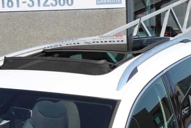 Seat ATECA 1.0 EcoTSI Limited Edition Panoramadak/Navigatie/Cruise control/Climate control/Parkeersensoren rondom/Elektrisch sluitende achterklep/Bluetooth/Park assist/LED koplampen/17'' Lichtmetalen velgen/Multifunctioneel stuurwiel/Spraakbediening/Elektrisch inkla