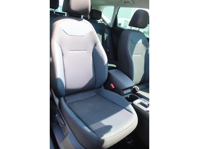 Seat ATECA 1.0 EcoTSI Limited Edition Panoramadak/Navigatie/Cruise control/Climate control/Parkeersensoren rondom/Elektrisch sluitende achterklep/Bluetooth/Park assist/LED koplampen/17'' Lichtmetalen velgen/Multifunctioneel stuurwiel/Spraakbediening/Elektrisch inkla