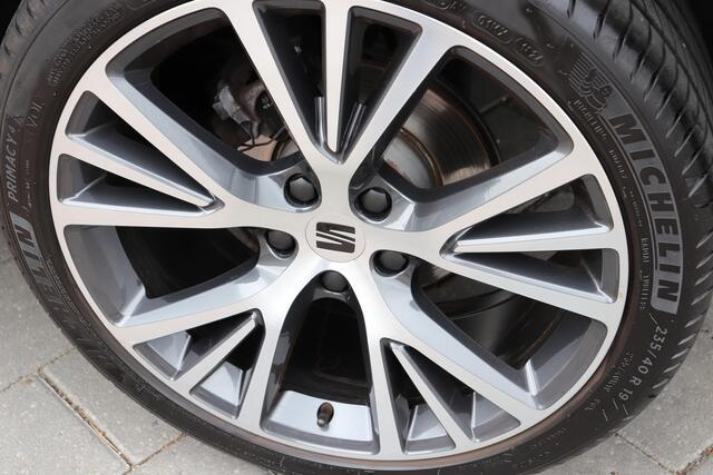 Seat ATECA 1.5 TSI Xperience Business Intense Automaat. Navigatie, trekhaak wegklapbaar.