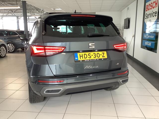 Seat ATECA 1.5 TSI FR Business Intense Panodak, Automaat, Keyless entry en start, Dealer onderhouden Dodehoek detectie, Beats audio en wegklapbare trekhaak