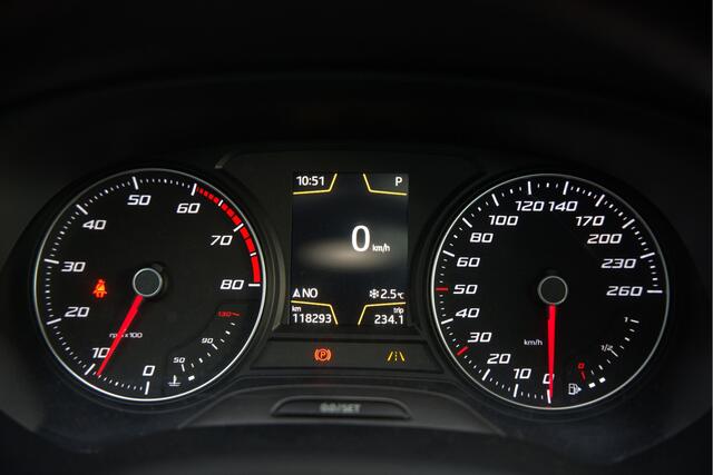 Seat ATECA 2.0 EcoTSI FR 4DRIVE | Panoramadak | Stoelverwarming | Keyless | 360 Camera | Standkachel | Navigatie | Apple Carplay | Trekhaak | Elektrische Stoel | Adaptive Cruise Control | Seat Sound | Adaptief Onderstel | D