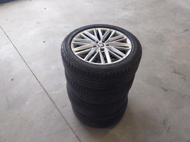 Seat ATECA 1.5 TSI AUTOMAAT Xcellence ADAPT CRUISE CAMERA PARK ASSIST LED NAVI ECC TREKHAAK