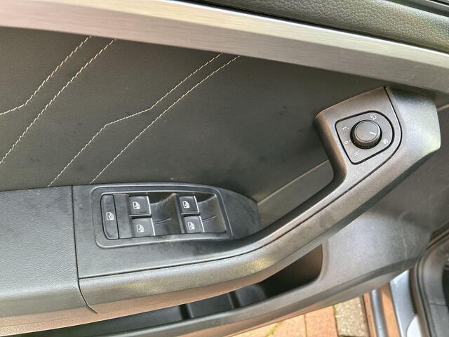 Seat ATECA 1.5 TSI 150pk DSG FR Business Intense · Panoramadak · Camera · Apple/Android Car Play · P-Sensoren · Keyless · 19'' Inch · Garantie t/m 16-01-2028 of 100.000km