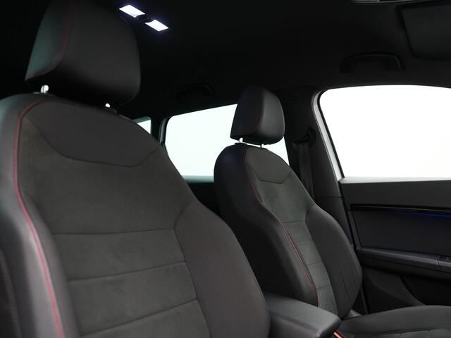 Seat ATECA 1.5 TSI FR DSG 150pk Dealer O.H. | Trekhaak Af Fabriek | Camera | Beats Audio | 19"L.M | Alcantara Sportstoelen Verwarmd | Sfeerverlichting | Apple Carplay | Keyless | Navigatie | DAB | Cruise Control |