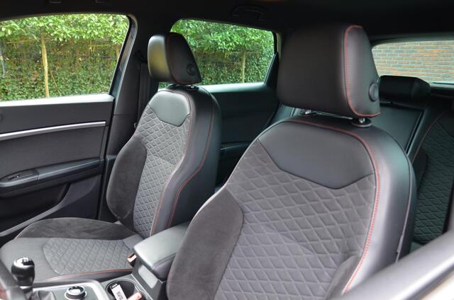 Seat ATECA 1.5 TSI FR Business Intense Navi/Led/Pdc/Ecc/Virtueel dashboard/Cruise control adaptief/Audio installatie premium/Achteruitrijcamera en Rondomzicht camera/Stoelverwarming