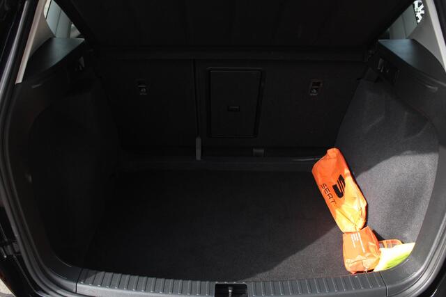 Seat ATECA 1.5 TSI ACC, Carplay, Full-LED, Parkeer assistent, Achteruitrijcamera, NAVI, Climate control, Parksens. V en A, 17" LMV