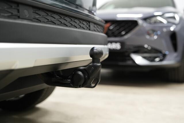 Seat ATECA 1.5 TSI Xcellence DSG * Pano - Trekhaak - 19" - Keyless - Camera - Beats - ACC - App *