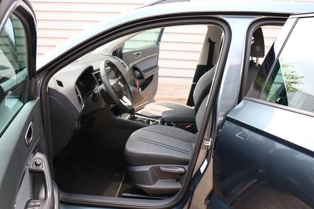 Seat ATECA 1.5 TSI Style Business Intense O.a: PDC, Camera, Carplay, Stoel+Stuurverw, Navi, Etc. All-in prijs!