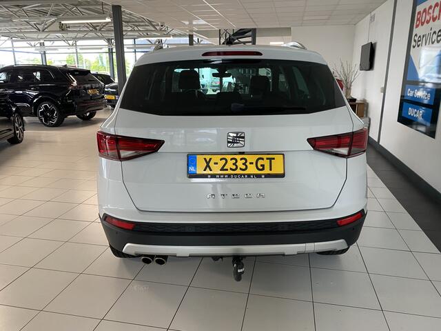 Seat ATECA 1.5 TSI Xcellence Business Intense Panoramadak /Trekhaak / Carplay /Stoelverwarming