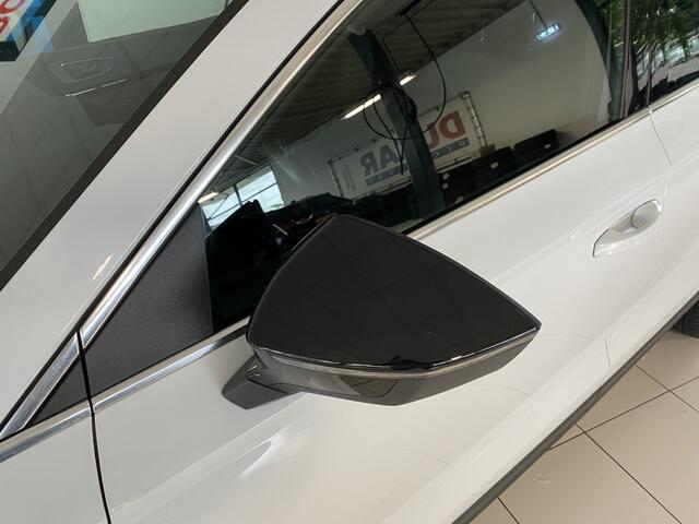 Seat ATECA 1.5 TSI Xcellence Business Intense Panoramadak /Trekhaak / Carplay /Stoelverwarming