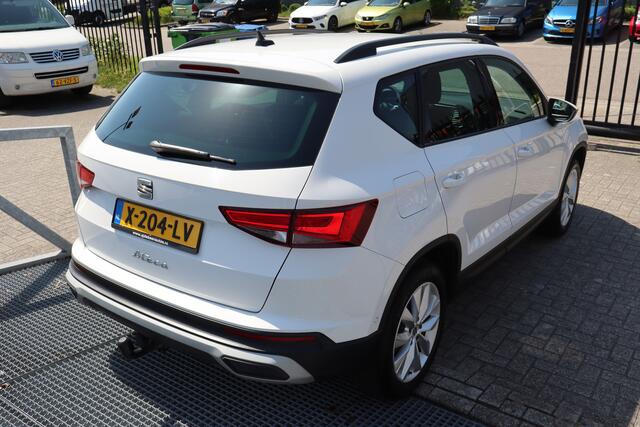 Seat ATECA 1.5 TSI Style Business Trekhaak/Apple carplay/Parkeer assistent/Cruise control/Navigatie/Digitale teller/Climate control/DAB/Lage km stand!