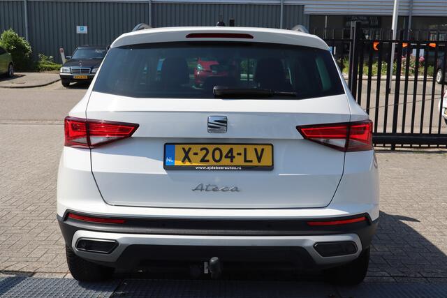 Seat ATECA 1.5 TSI Style Business Trekhaak/Apple carplay/Parkeer assistent/Cruise control/Navigatie/Digitale teller/Climate control/DAB/Lage km stand!