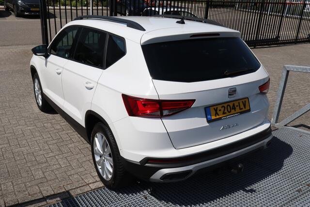 Seat ATECA 1.5 TSI Style Business Trekhaak/Apple carplay/Parkeer assistent/Cruise control/Navigatie/Digitale teller/Climate control/DAB/Lage km stand!