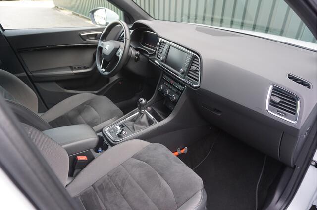 Seat ATECA 1.5TSI 150pk Xcellence Intense + Panoramadak/ 360 Camera/ LED/ Trekhaak/ Navi/ Garantie