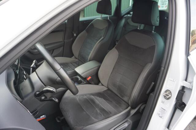Seat ATECA 1.5TSI 150pk Xcellence Intense + Panoramadak/ 360 Camera/ LED/ Trekhaak/ Navi/ Garantie