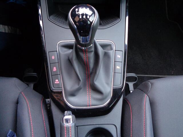 Seat Arona 1.5 TSI EVO FR Business Intense LED-koplampen Stoelverwarming 1e Eig.
