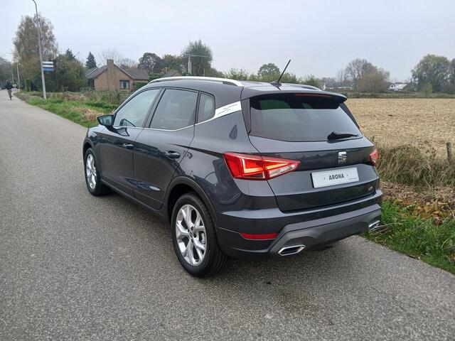 Seat Arona 1.0 TSI FR Business Connect + Navigatie + Camera + LED etc. etc.
