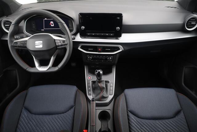 Seat Arona 1.0 EcoTSI FR Business Connect 95PK / 70kW, Voorstoelen verwarmbaar, achteruitrijcamera (rear view), parkeersensoren voor en achter (pdc), 18" 'Black Cosmo' LMV, multifunctioneel lederen stuurwiel, adaptieve cruise control (acc), park assist, keyless star