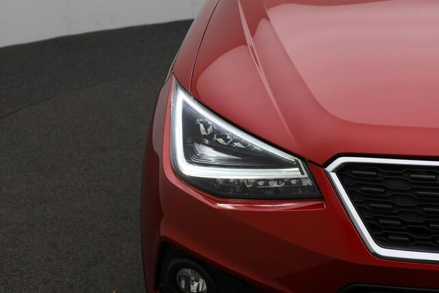 Seat Arona 1.0 TSI 95 pk Style Business Intense Plus | Leder/alcantara | Achteruitrijcamera | Stoelverwarming | Navigatie | Adaptive Cruise | Keyless Entry