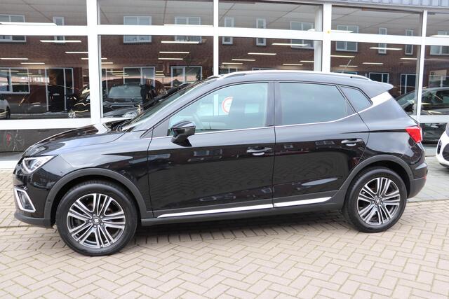 Seat Arona 1.0 TSI Xcellence Business Intense Automaat. Incl. Set winterwielen! Navigatie, 17 inch, dodehoek detectie.