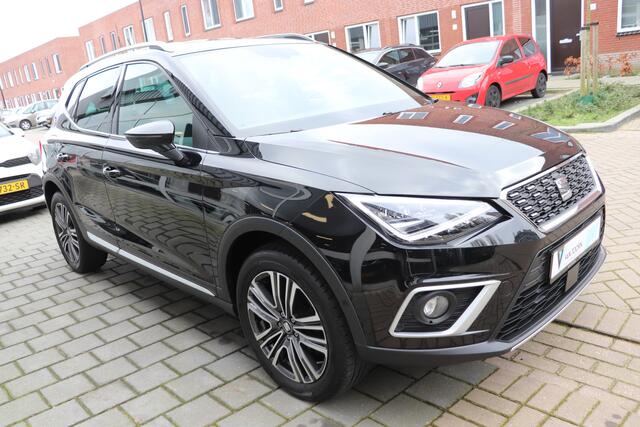 Seat Arona 1.0 TSI Xcellence Business Intense Automaat. Incl. Set winterwielen! Navigatie, 17 inch, dodehoek detectie.