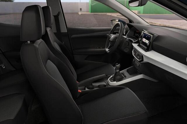 Seat Arona Style Business Connect 1.0 TSI 95 pk | Stoelverwarming | Cruise control | Parkeersensoren | Getinte ramen achter