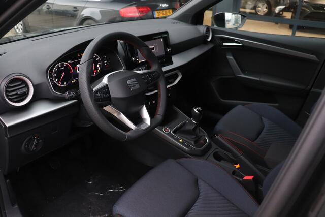 Seat Arona 1.0 TSI FR Business Connect Black Edition | Achteruitrijcamera | Adaptieve Cruise Control | Keyless Entry/go | Stoelverwarming