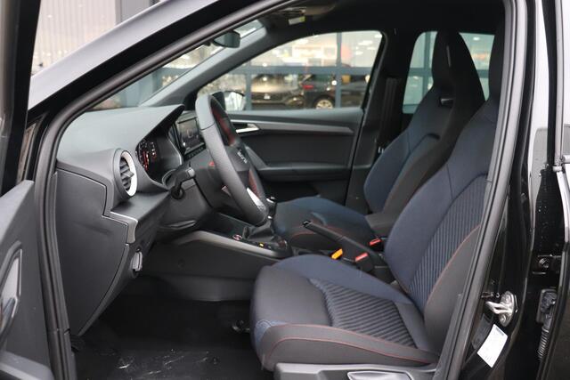 Seat Arona 1.0 TSI FR Business Connect Black Edition | Achteruitrijcamera | Adaptieve Cruise Control | Keyless Entry/go | Stoelverwarming