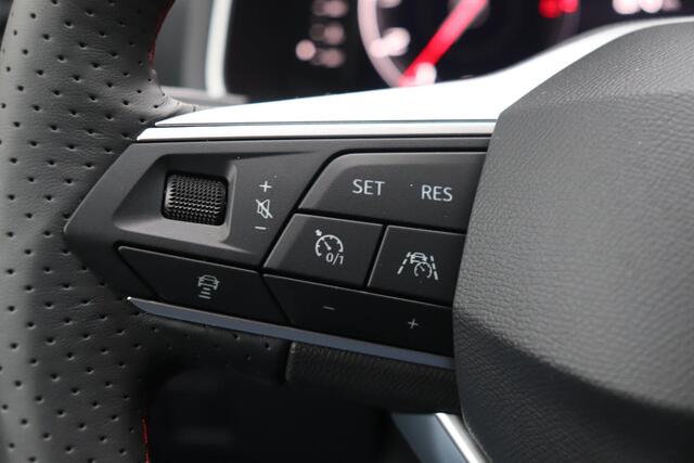 Seat Arona 1.0 TSI FR Business Connect Black Edition | Achteruitrijcamera | Adaptieve Cruise Control | Keyless Entry/go | Stoelverwarming