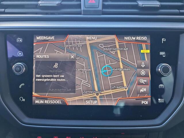 Seat Arona 1.0 TSI Style Business Intense Metallic/ Zwart dak/ Camera/ Keyless Start/ Clima/ Navi/ Parkeersensor / 15 lmv