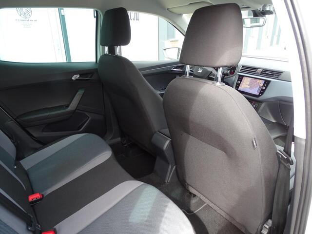 Seat Arona 1.0 TSI Style Business Intense Automaat, Navigatie, Camera, Adaptieve Cruise, Multimedia, Multifunctioneel stuur, Airco/ECC, Dealer onderhouden, CruiseControl, Parkeersensoren, LM-Velgen