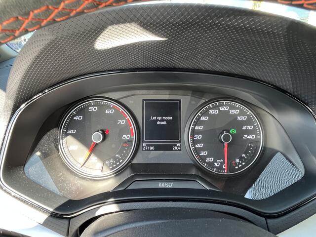 Seat Arona 1.0 TSI FR / AUTOMAAT/ RIJ-MODI/ CLIMA/ STOEL VERWARM./ FULL LINK/ NAVI/ PARK. SENSOREN + CAMERA/ 17" LMV/ CRUISE/ DAB RADIO