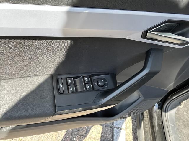 Seat Arona 1.0 TSI FR / AUTOMAAT/ RIJ-MODI/ CLIMA/ STOEL VERWARM./ FULL LINK/ NAVI/ PARK. SENSOREN + CAMERA/ 17" LMV/ CRUISE/ DAB RADIO