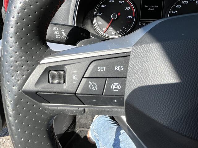 Seat Arona 1.0 TSI FR / AUTOMAAT/ RIJ-MODI/ CLIMA/ STOEL VERWARM./ FULL LINK/ NAVI/ PARK. SENSOREN + CAMERA/ 17" LMV/ CRUISE/ DAB RADIO