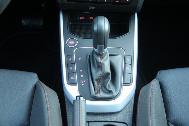 Seat Arona 1.0 TSI FR Automaat 111Pk | 1e Eigenaar | FULL- LED | Keyless Go | Adapt Cruise | Camera | Stoelverw | DAB | Lane Assist | Sportstoelen | Digi-Dash | LMV17'' Sportstoelen | Digi-Dash | LMV17'' | Dealer onderhouden | Zeer nette auto