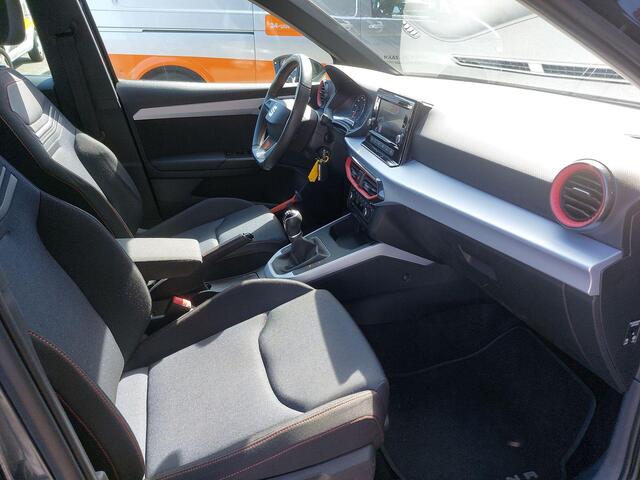 Seat Arona 1.0 TSI FR 115PK l Trekhaak l Achteruitrijcamera l Driving Profiles l Park Assist l Full Led Koplampen