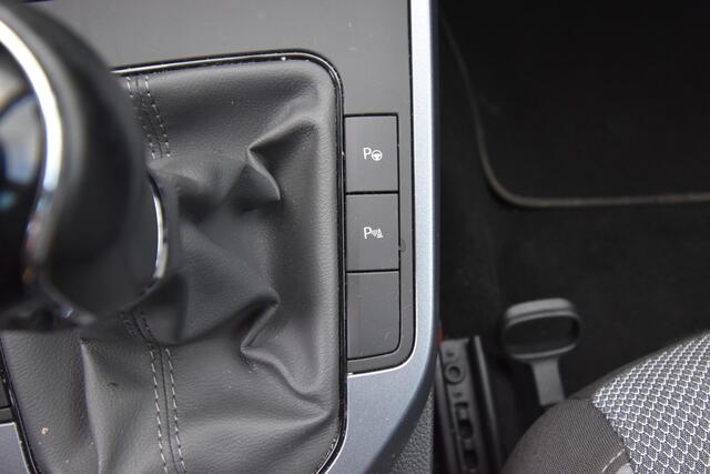Seat Arona 1.0 TSI Style Business Intense , TREKHAAK , CLIMATR , A UITRIJ CAM , PDC V+A , NAVI ,