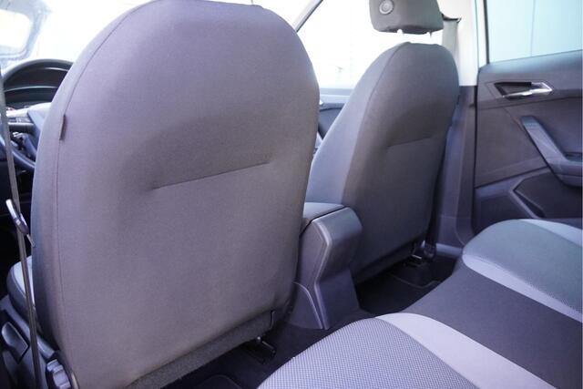 Seat Arona 1.0 TSI Style Business Intense BJ2018 Lmv 16" | Led | Pdc | Navi | Keyless entry | Achteruitrijcamera | App-Connect | Climate control | Cruise control | Extra getint glas