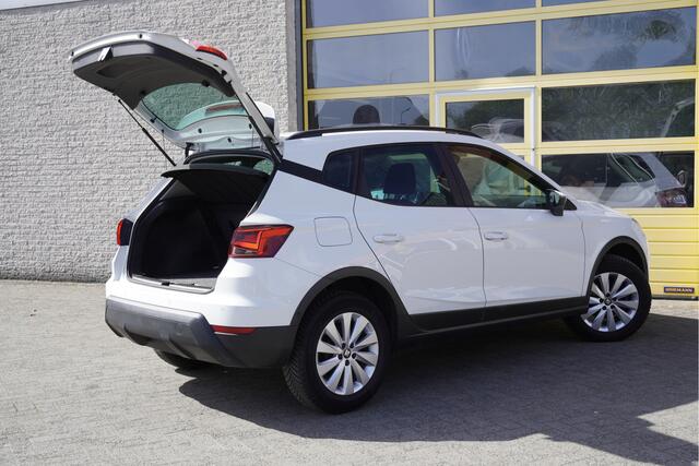 Seat Arona 1.0 TSI Style Business Intense BJ2018 Lmv 16" | Led | Pdc | Navi | Keyless entry | Achteruitrijcamera | App-Connect | Climate control | Cruise control | Extra getint glas