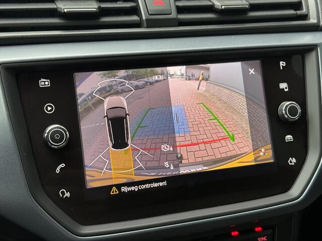 Seat Arona 1.0 TSI Style Business Intense Plus / Trekhaak / Digital Cockpit / Achteruitrij Camera / Stoel Verwarming /